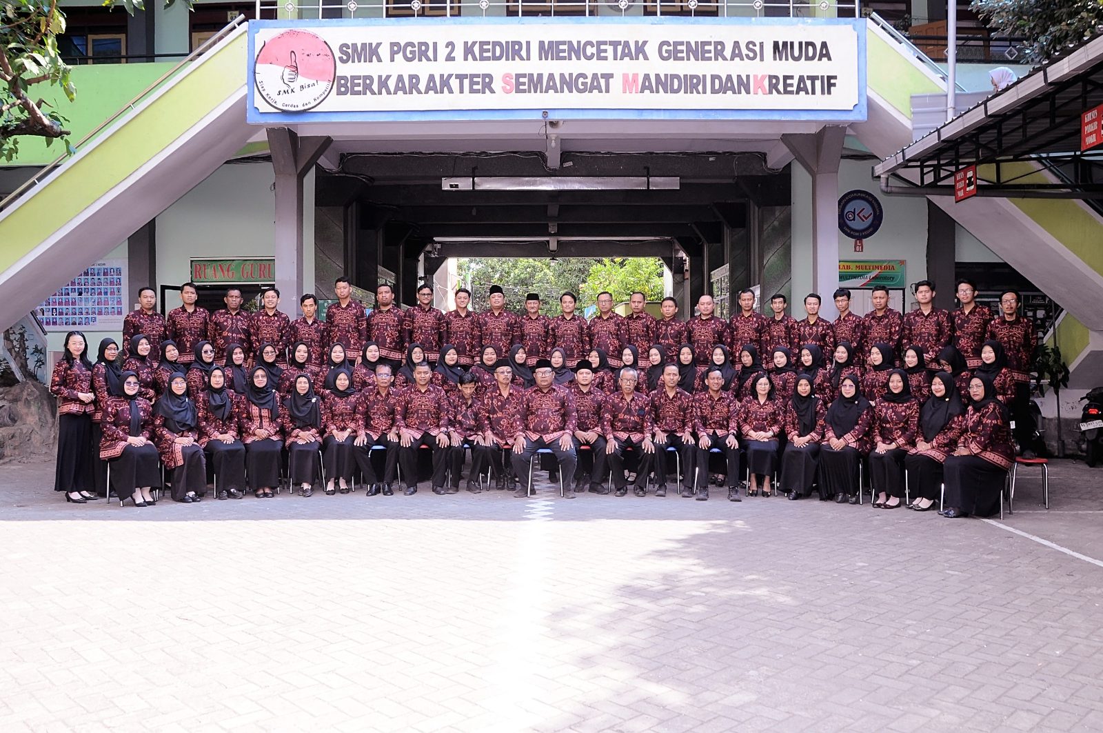 Suasana kebersamaan siswa SMK PGRI 2 Kediri