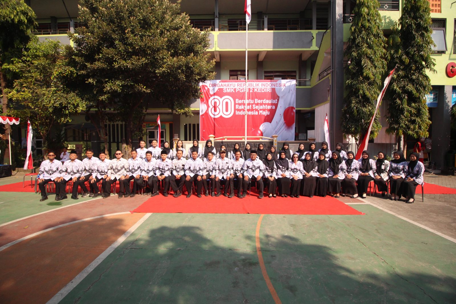 Suasana kebersamaan siswa SMK PGRI 2 Kediri